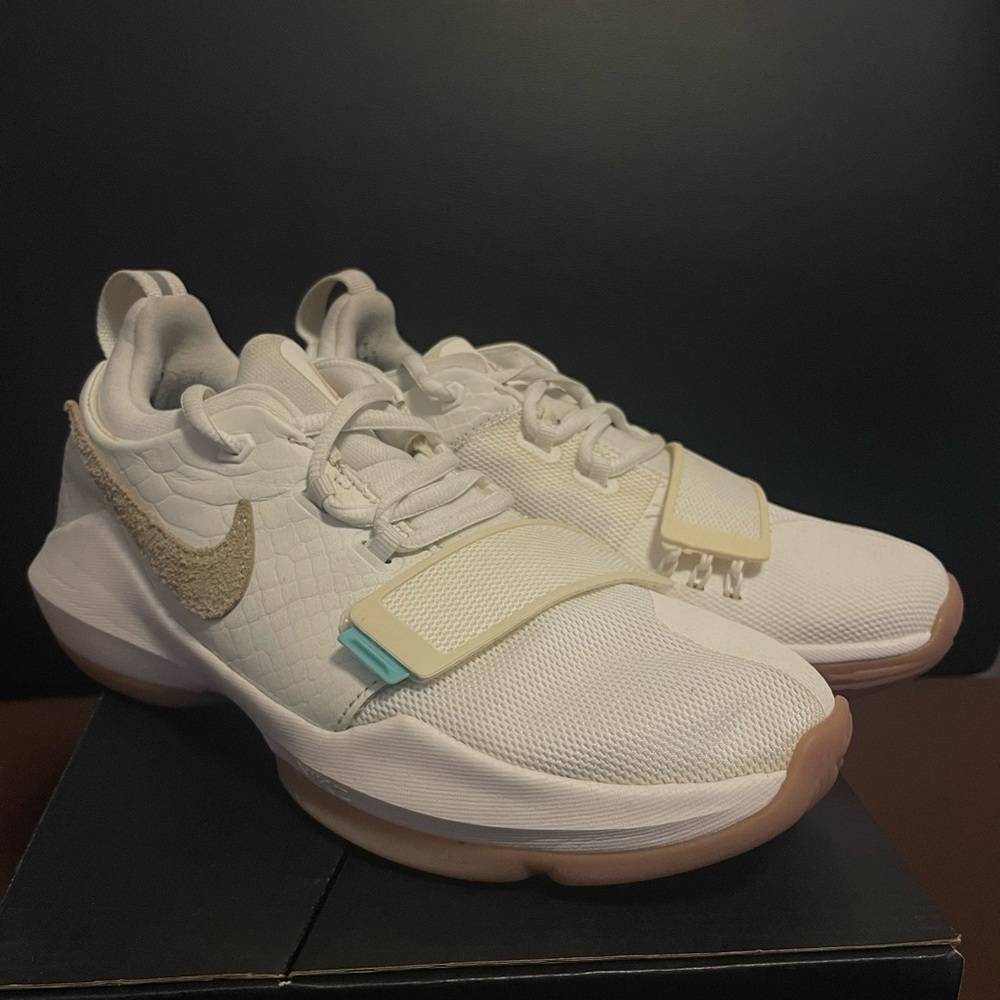 Nike PG 1 “Ivory” Gs Size 5.5y